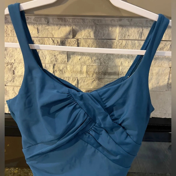 Lands End size 10 one piece bathing suit - Picture 3 of 7